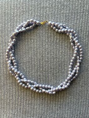 Vintage 3-stranded light purple faux pearl necklace w gold tone clasp